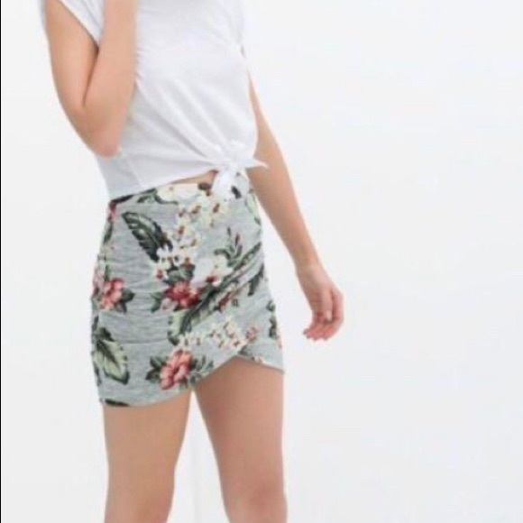 Zara Mini Draped Floral print Skirt - Picture 4 of 6